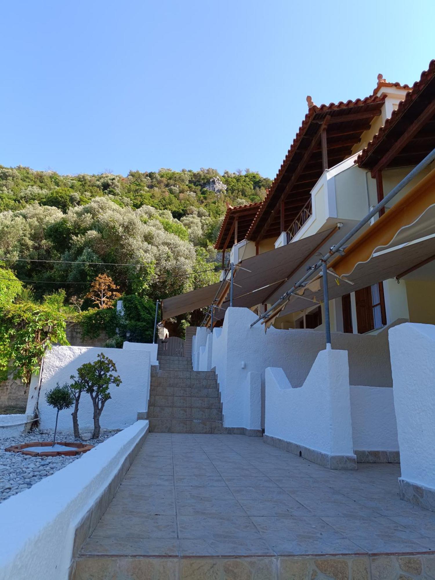 Athina Studio Apartments Kerveli Exterior photo